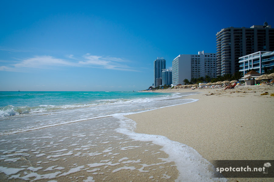 Strand, Meer und Hochäuser am Strand von Miami